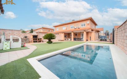 Swimming pool of Single-family semi-detached for sale in Carranque  with Air Conditioner, Heating and Private garden