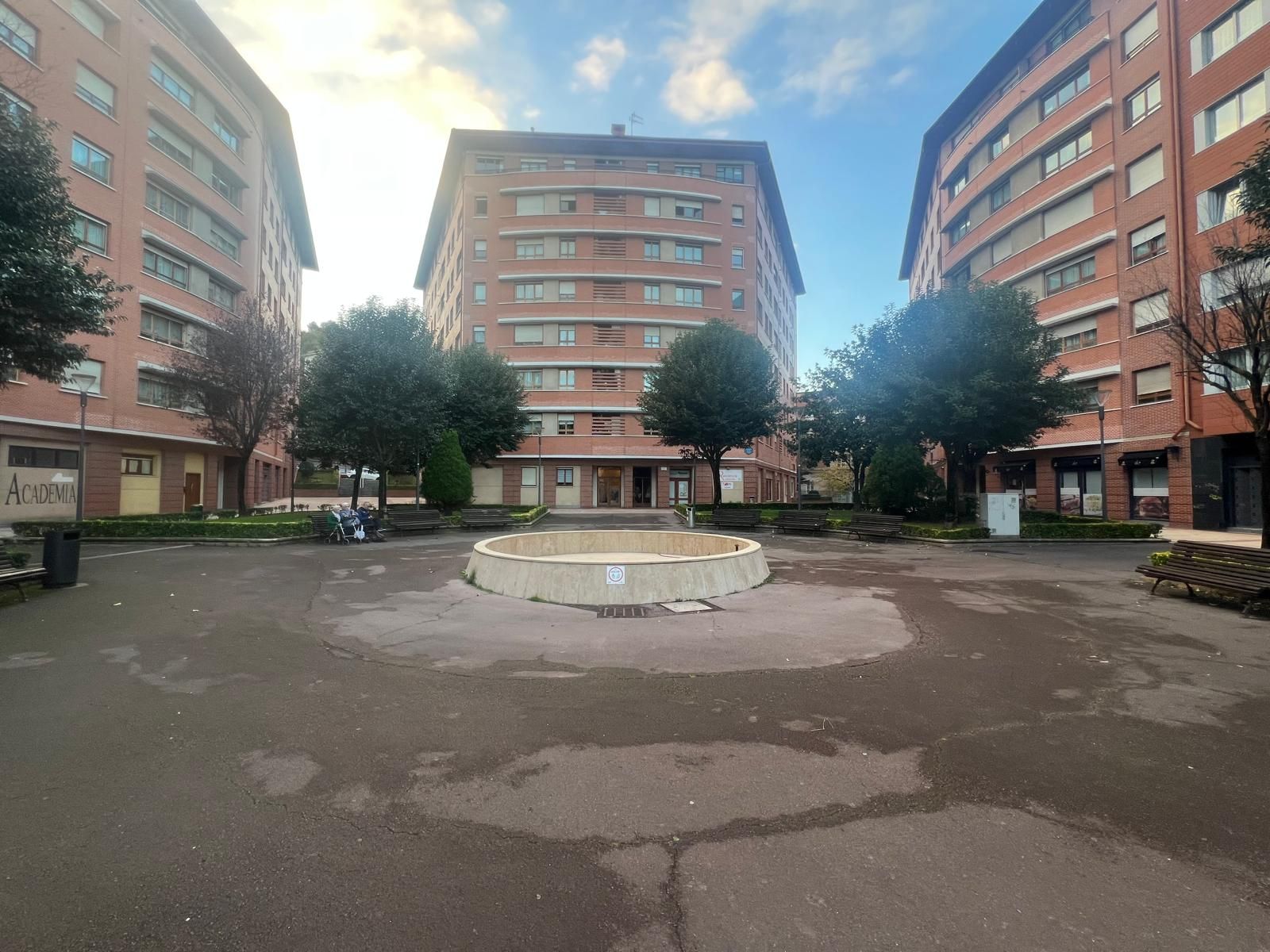 Vista exterior de Pis en venda en Bilbao  amb Calefacció i Traster