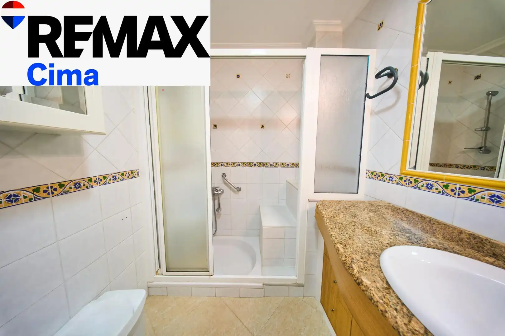Baño de Piso en venta en Baza, Granada