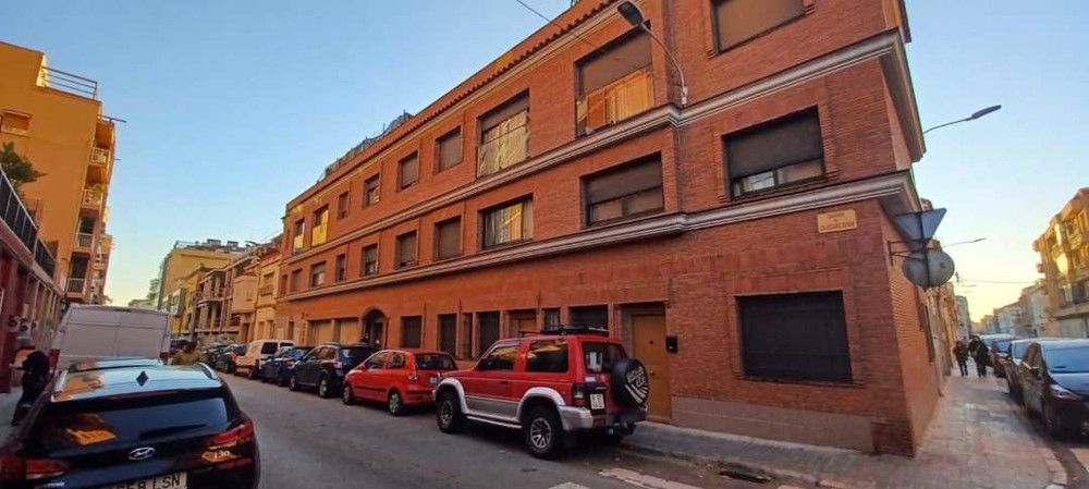 Vista exterior de Edifici en venda en Sabadell