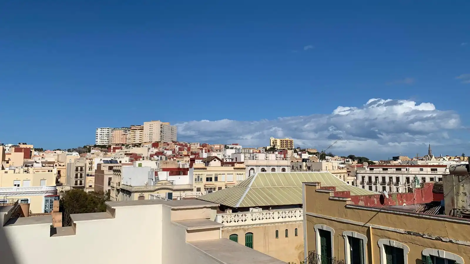 Vista exterior de Ático en venta en Melilla con Aire acondicionado, Terraza y Amueblado
