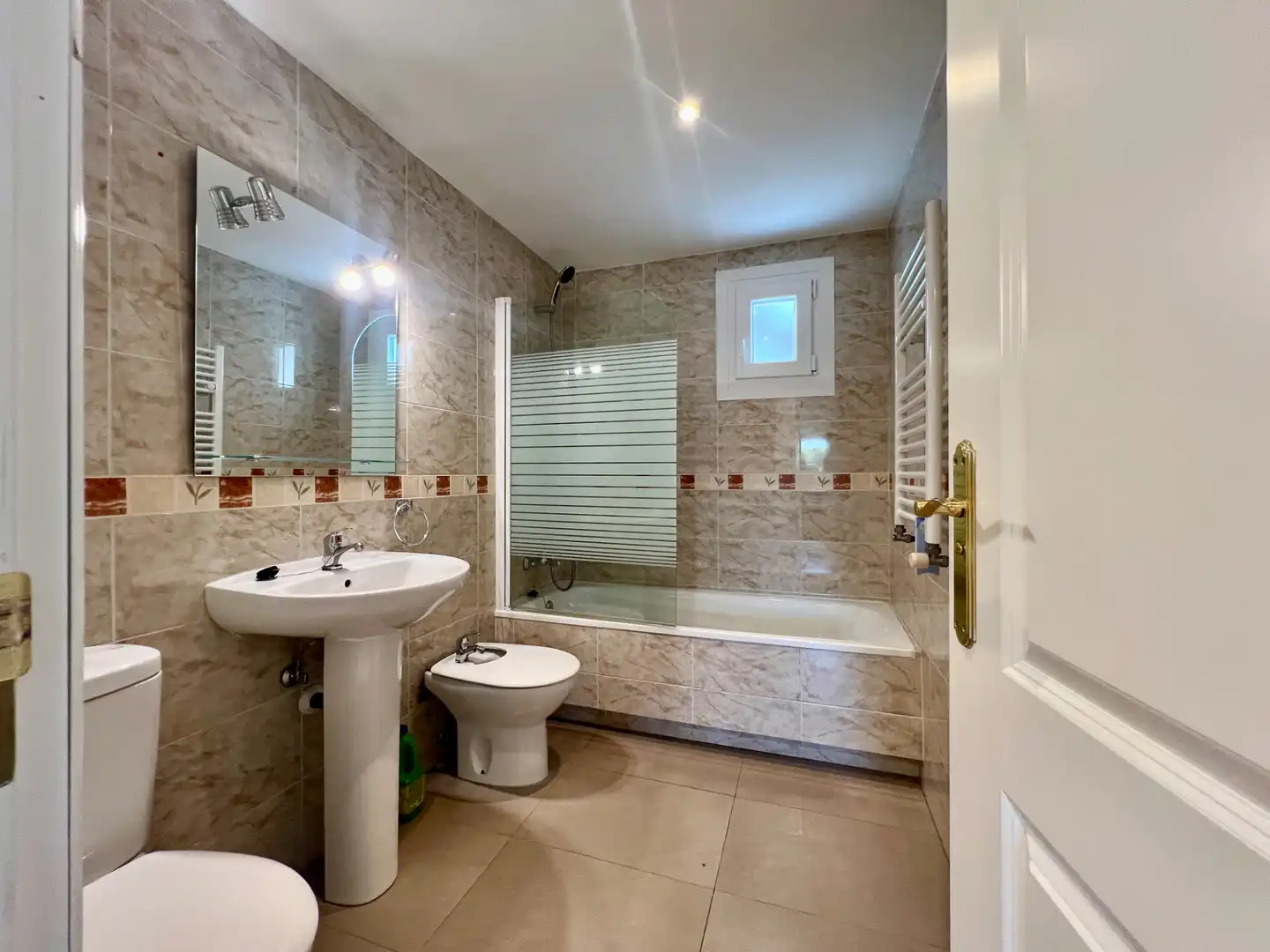 Baño de Dúplex de alquiler en Collado Villalba con Calefacción, Jardín privado y Terraza