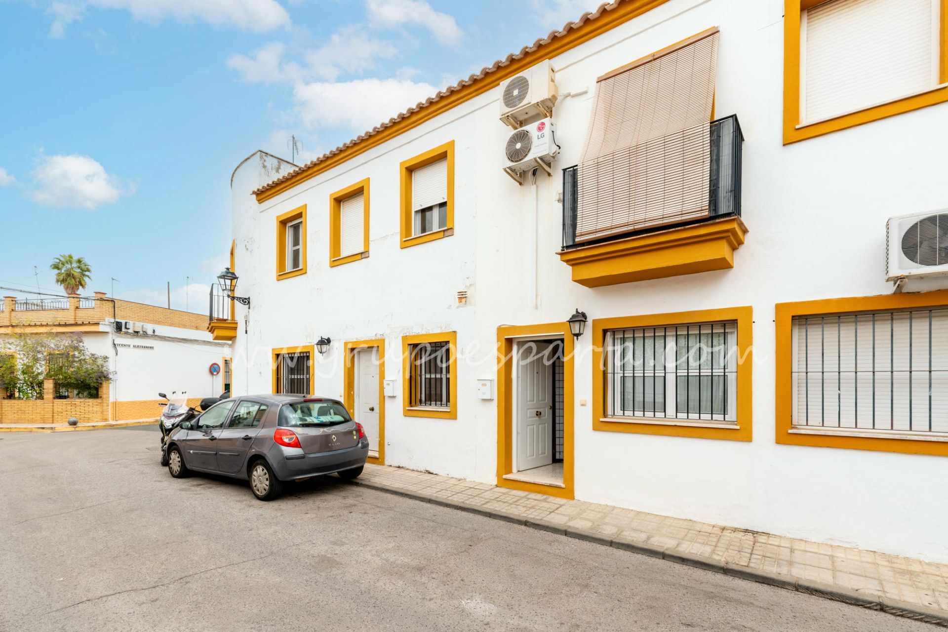 Vista exterior de Dúplex en venda en Umbrete amb Aire condicionat, Moblat i Forn