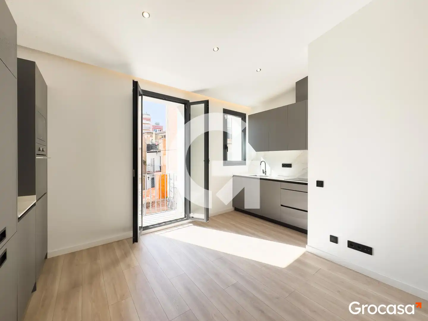 Piso con terraza en venta en Sants - Montjuïc, imagen 2