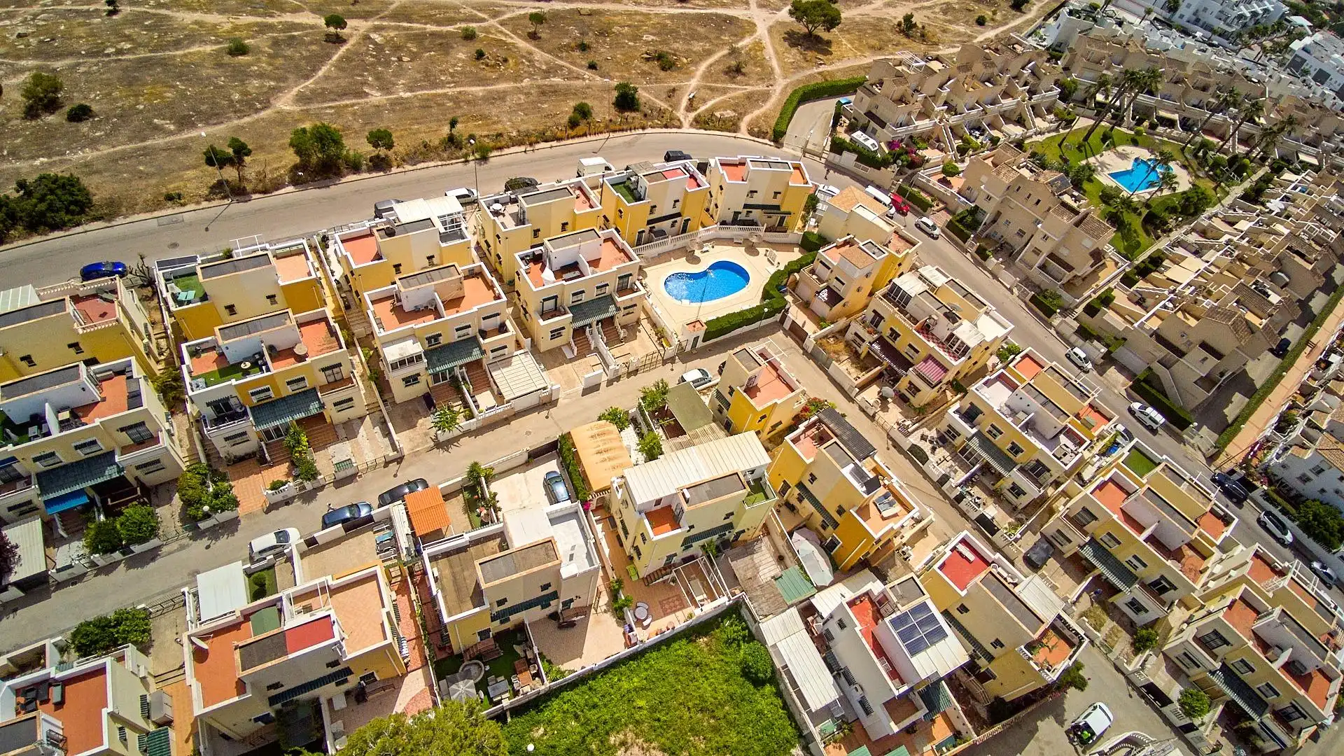 Vista exterior de Casa adosada en venta en Orihuela con Aire acondicionado, Calefacción y Jardín privado