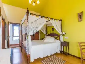 Dormitori de Casa o xalet en venda en Cudillero amb Aire condicionat, Calefacció i Jardí privat