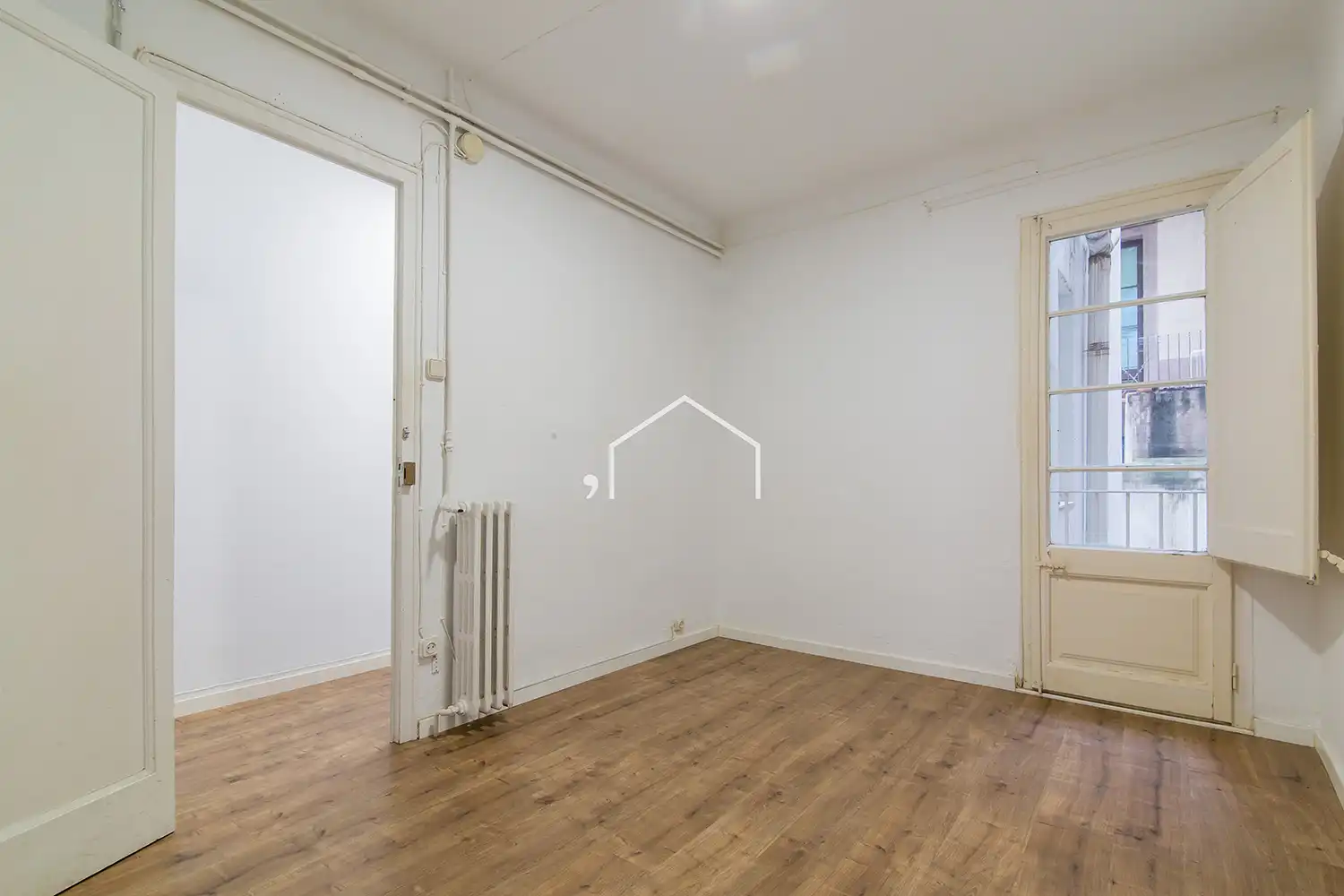 Schlafzimmer von Wohnung zum Verkauf in Barcelona mit Heizung, Parkett und Ofen