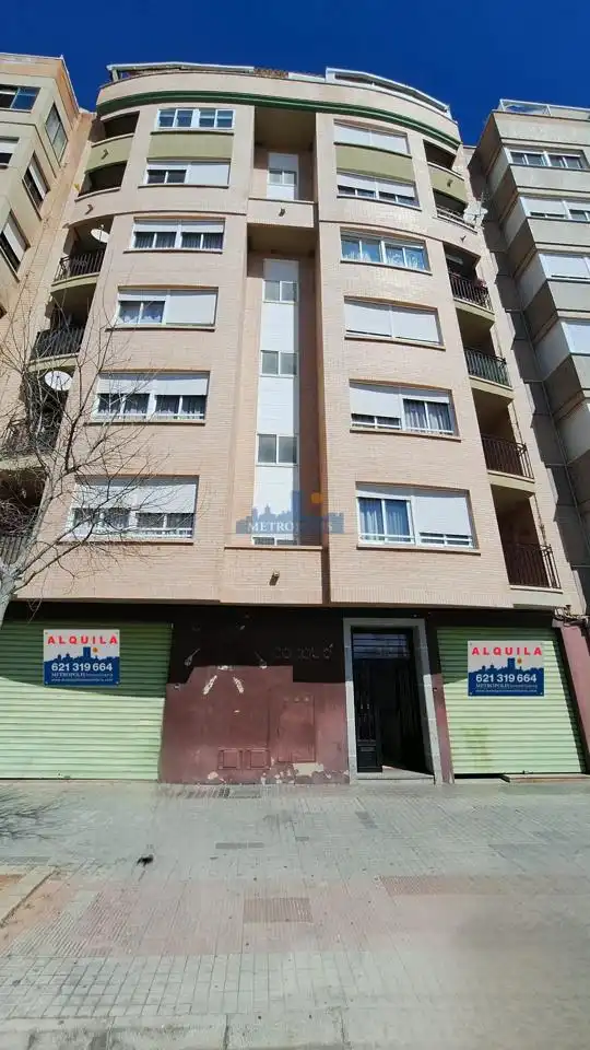 Local comercial de lloguer a Jaume I, imagen 2