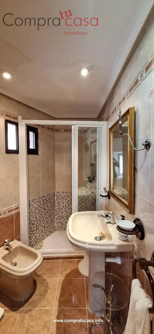 Badezimmer von Wohnung zur Miete in Trescasas mit Heizung, Parkett und Möbliert