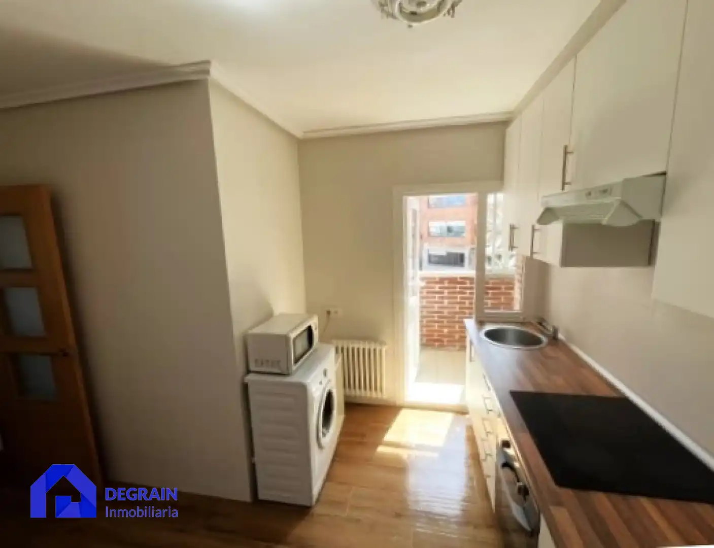 Cocina de Piso en venta en Oviedo  con Calefacción, Terraza y Trastero