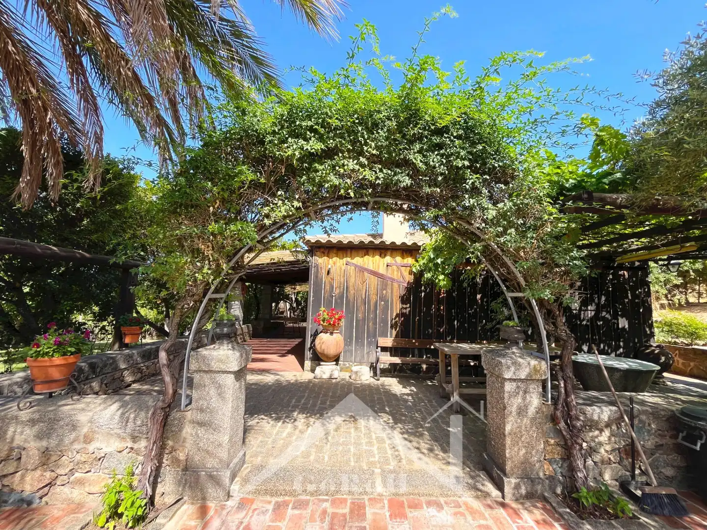 Casa o xalet en venda en Cazalla de la Sierra amb Jardí privat, Traster i Piscina