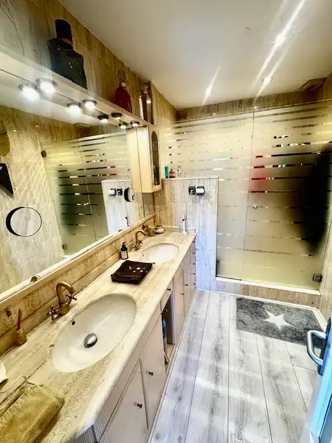 Baño de Casa adosada en venta en Sant Cugat del Vallès con Aire acondicionado, Calefacción y Parquet