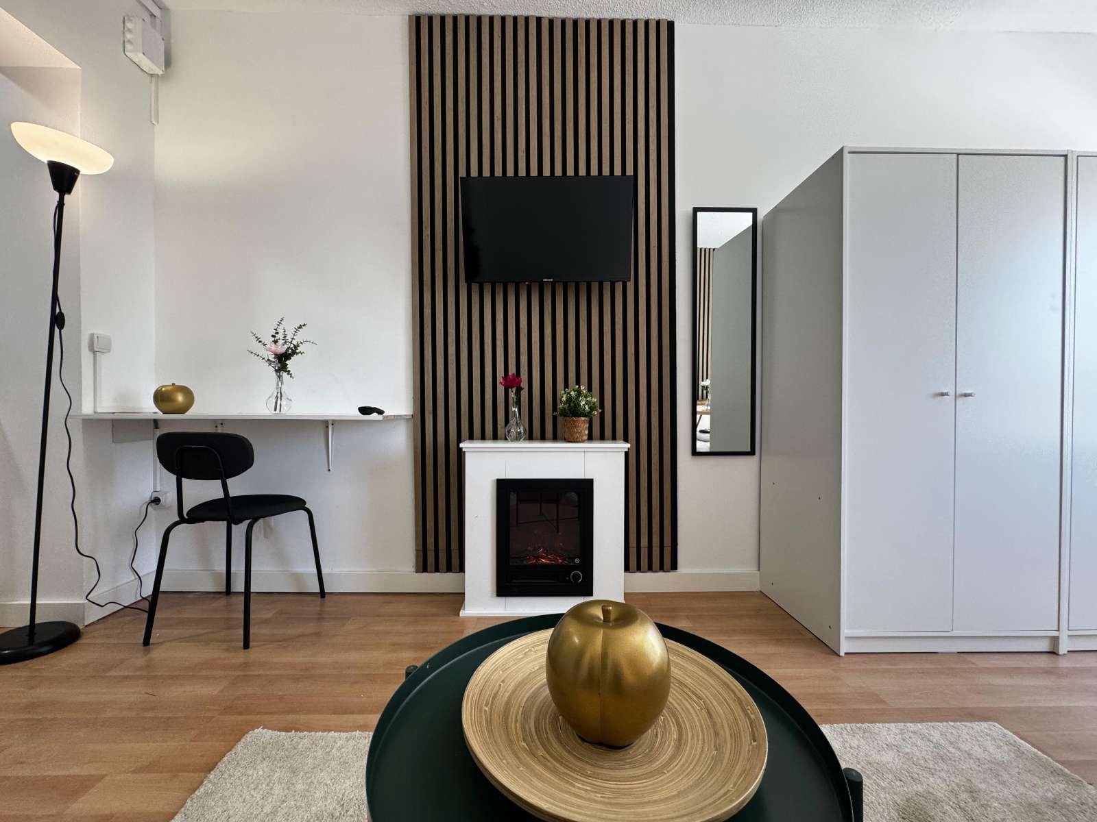 Living room of Study to share in  Madrid Capital  with Air Conditioner and Terrace