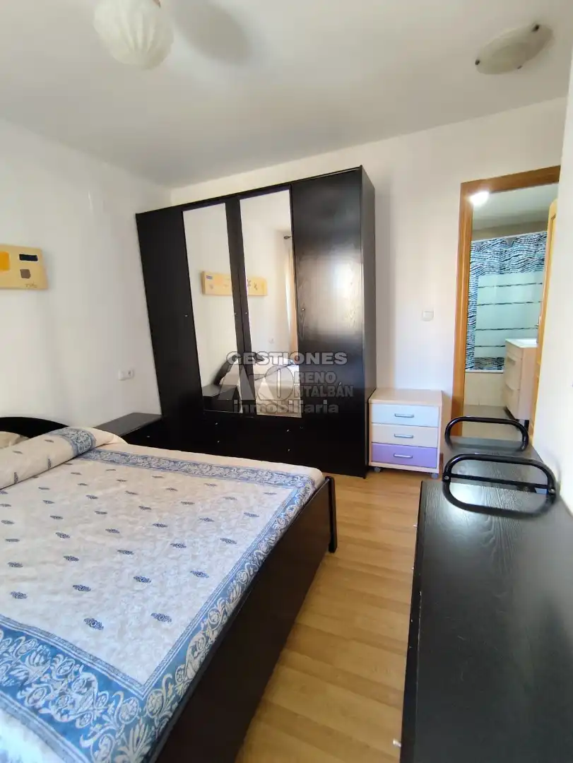 Bedroom of Flat for share in Granada  with Heating, Parquet flooring and Furnished
