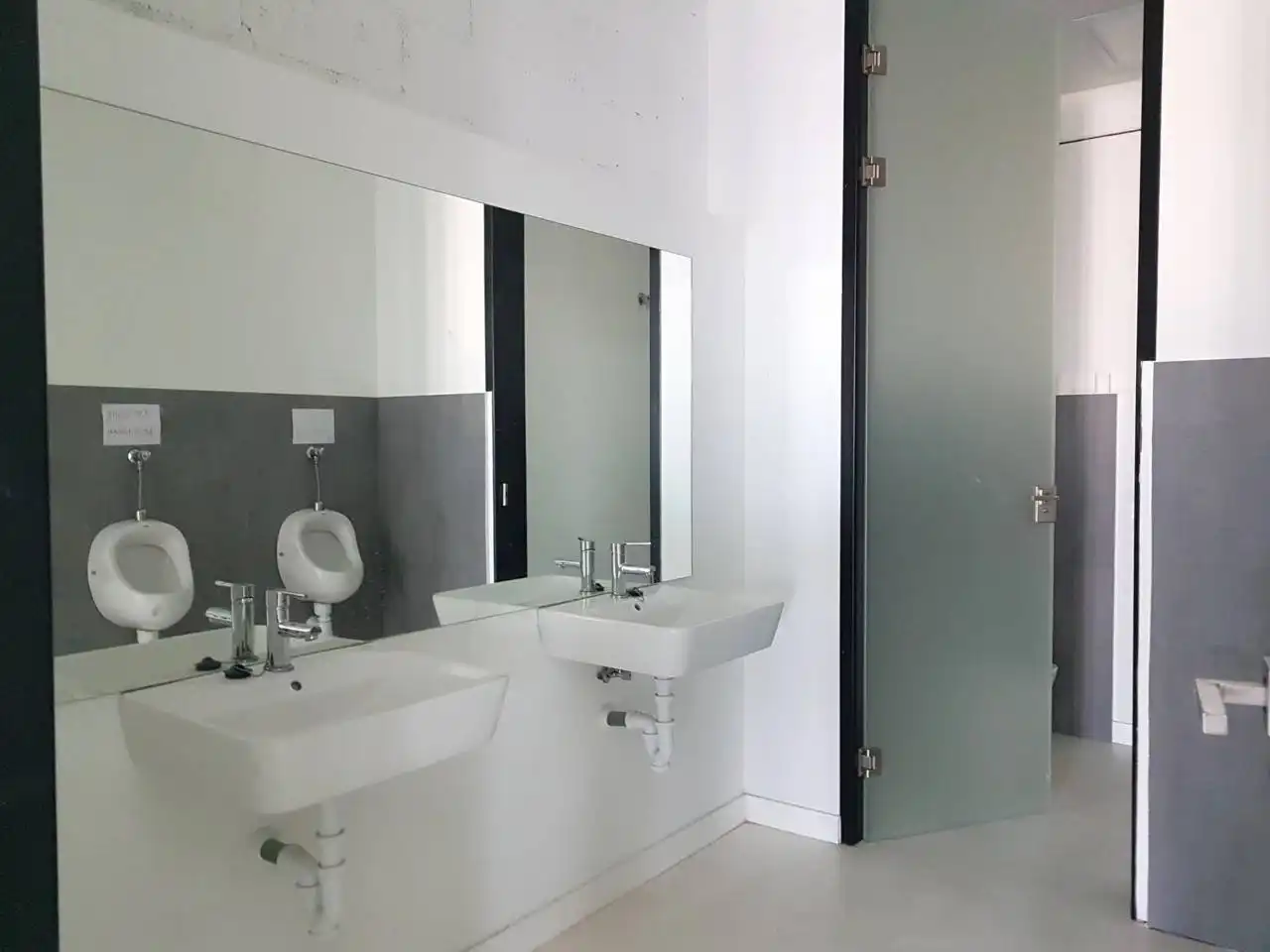 Baño de Oficina de alquiler en Pinto con Alarma