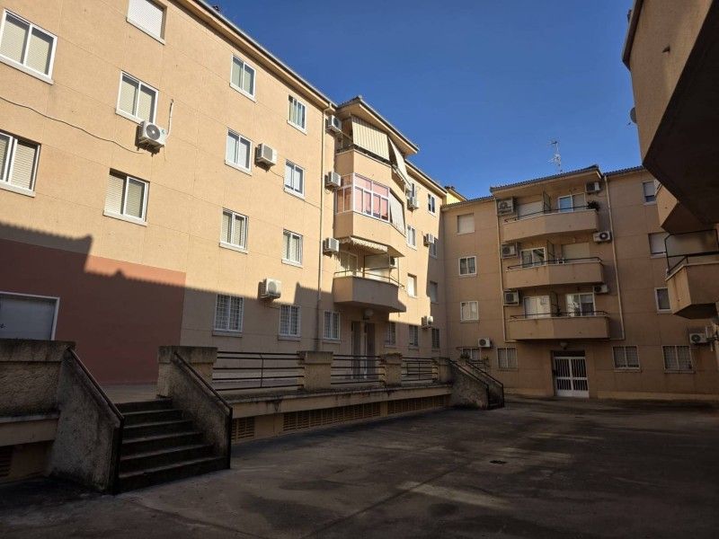 Exterior view of Flat to rent in Plasencia  with Air Conditioner, Heating and Private garden