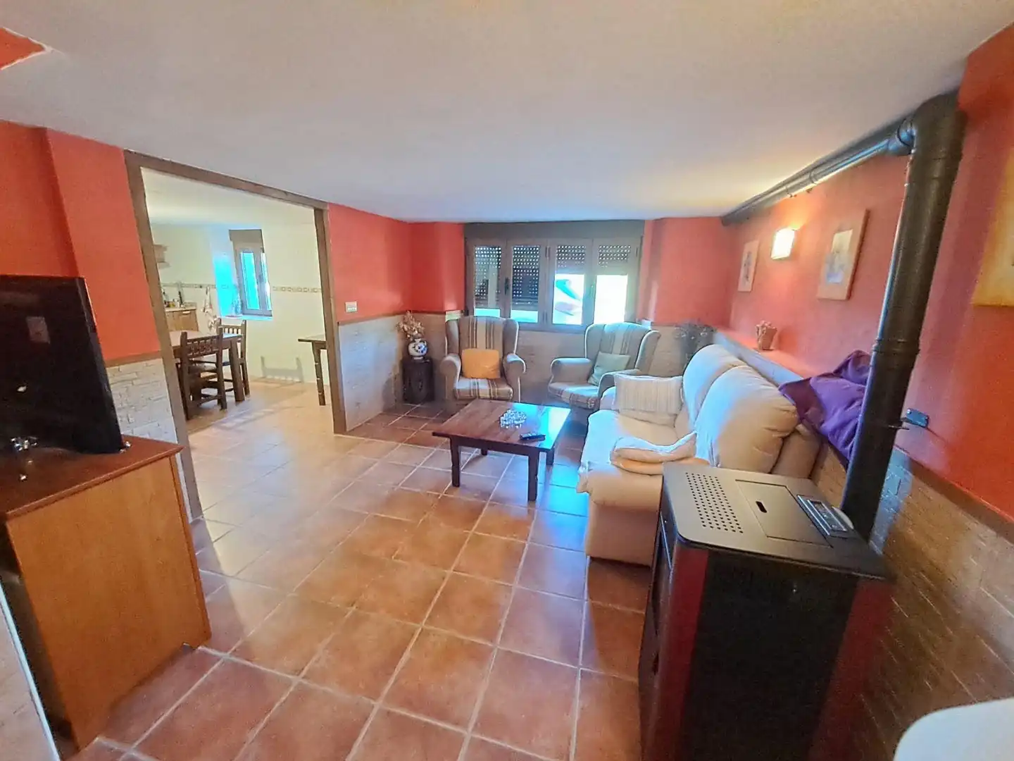 Sala d'estar de Finca rústica en venda en Vega de Espinareda amb Calefacció, Piscina i Moblat