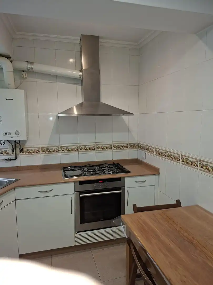 Cocina de Piso de alquiler en Vigo  con Calefacción, Parquet y Amueblado