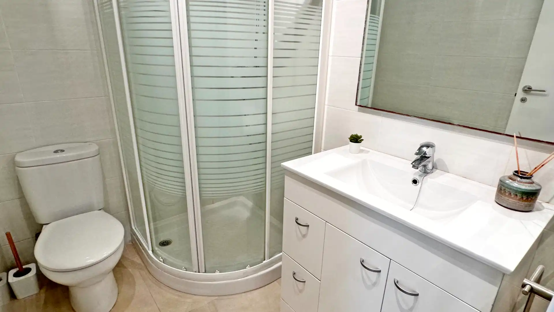 Bany de Apartament de lloguer en Gandia amb Aire condicionat, Calefacció i Moblat