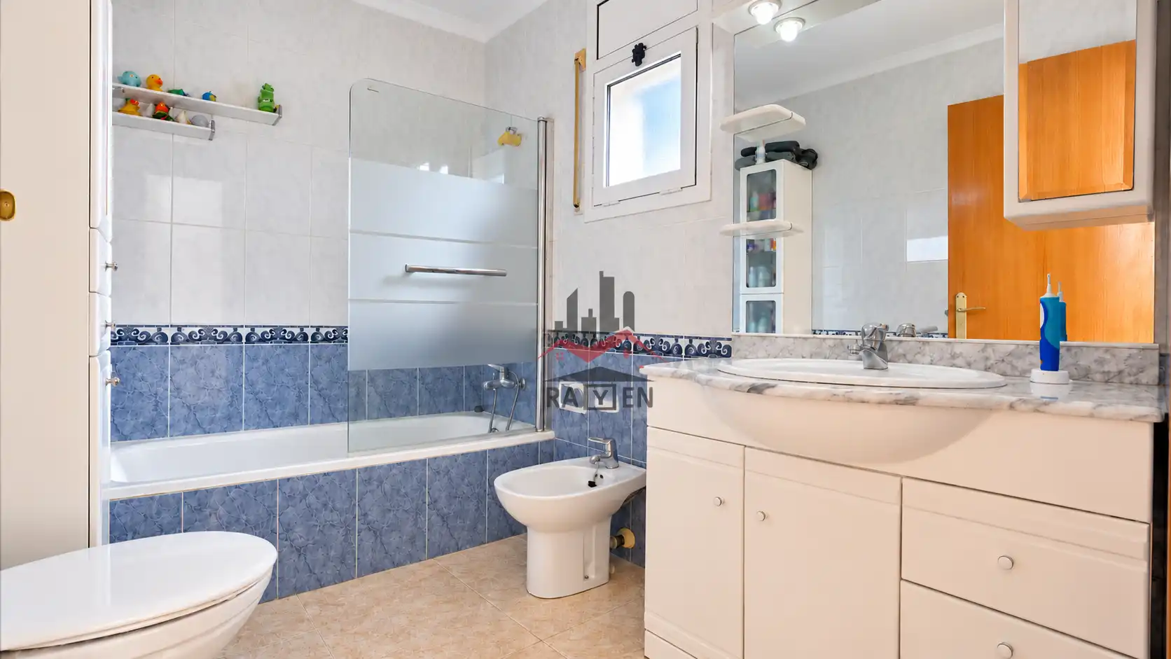 Baño de Casa adosada en venta en Vilafant con Calefacción, Jardín privado y Terraza
