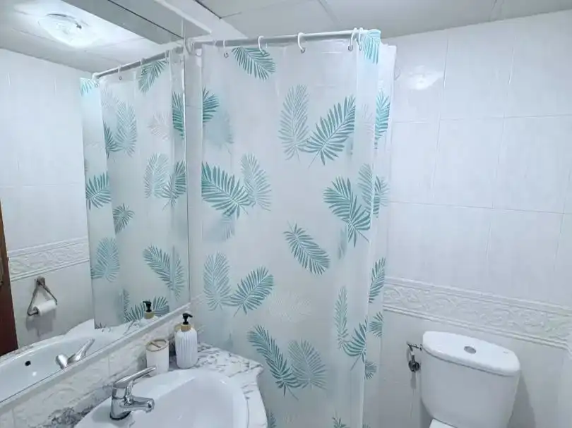 Badezimmer von Wohnung zum Verkauf in El Vendrell mit Schwimmbad und Balkon