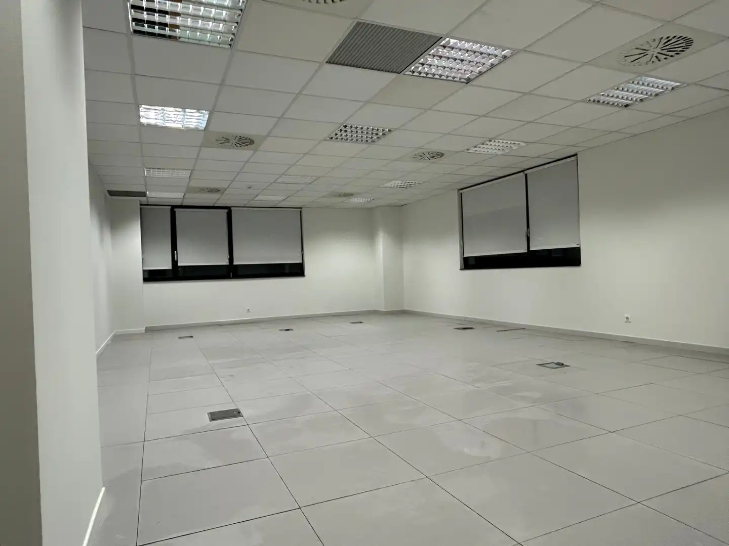 Office space with lift to rent in Polígono Parque Empresarial la Muga 3A, imagen 8