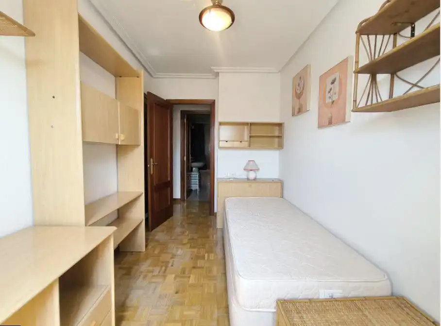 Bedroom of Flat for rent in Salamanca  with Heating, Parquet flooring and Terrace