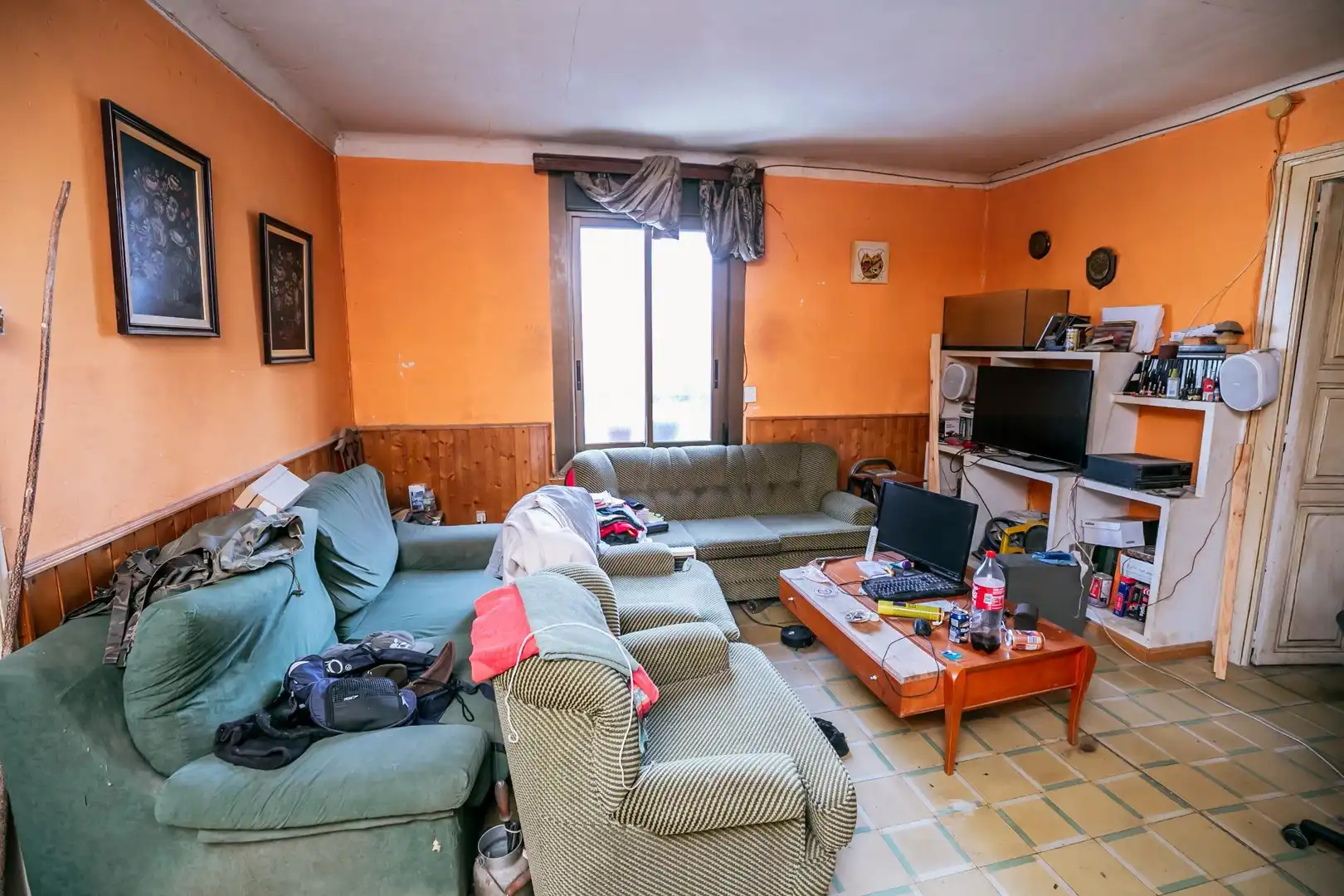 Sala d'estar de Casa o xalet en venda en Ayerbe amb Moblat i Balcó