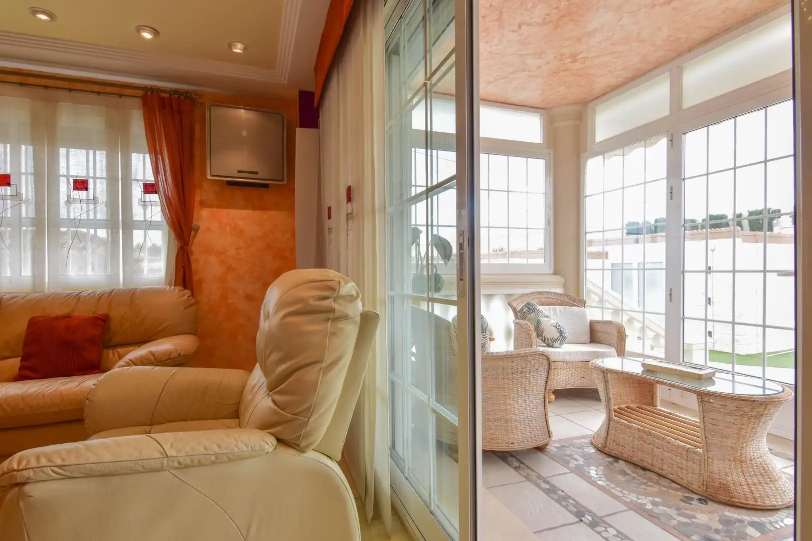Sala d'estar de Casa o xalet en venda en Picassent amb Aire condicionat, Calefacció i Jardí privat