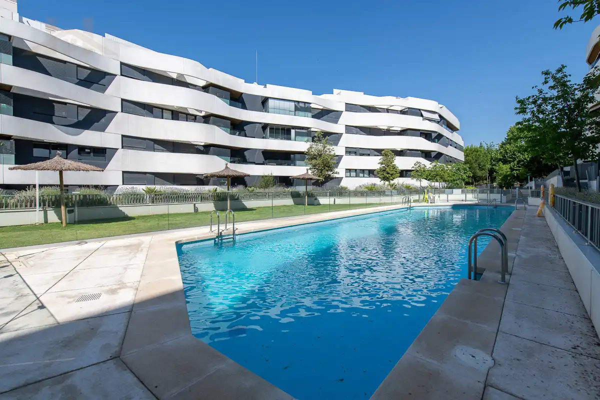 Piscina de Pis en venda en Alcobendas amb Aire condicionat, Calefacció i Parquet
