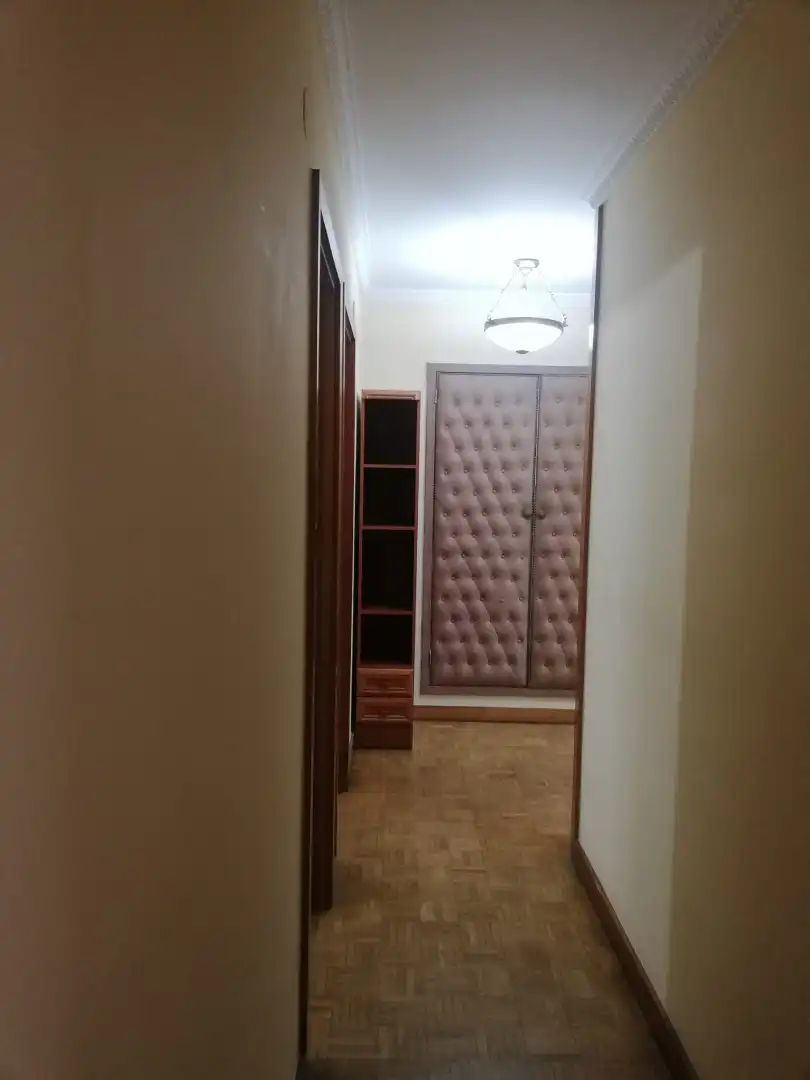 Dormitori de Pis de lloguer en Santiago de Compostela  amb Calefacció, Parquet i Moblat