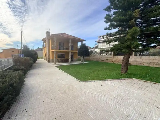 Vista exterior de Casa o xalet en venda en Sanxenxo amb Jardí privat, Terrassa i Moblat