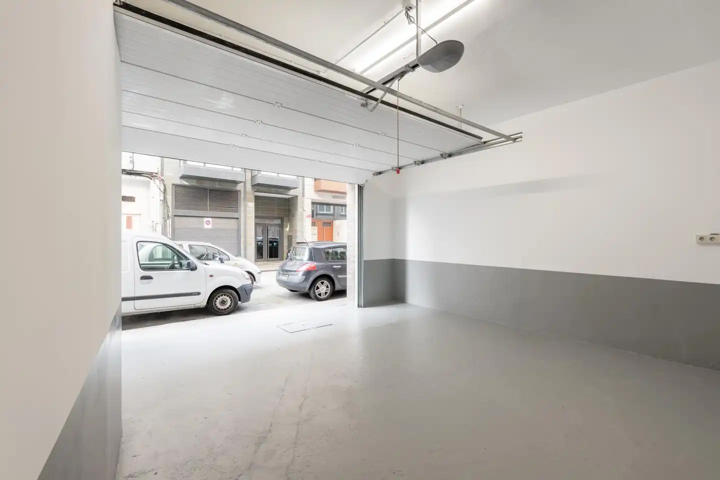 Aparcament de Planta baixa en venda en A Coruña Capital  amb Calefacció i Moblat