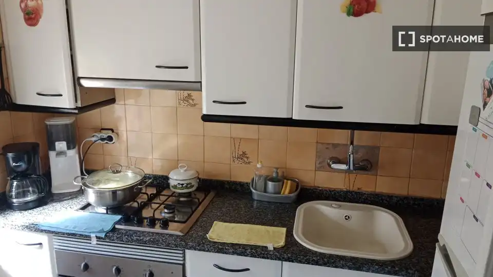 Cocina de Piso para compartir en Sabadell con Aire acondicionado, Calefacción y Amueblado