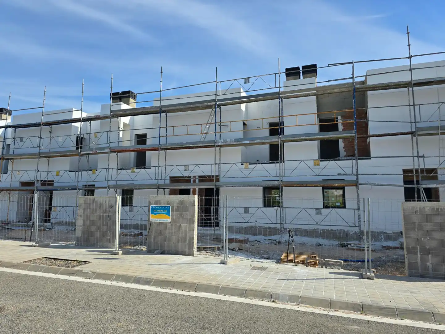 Außenansicht von Einfamilien-Reihenhaus zum Verkauf in L'Ametlla de Mar  mit Klimaanlage, Heizung und Privatgarten
