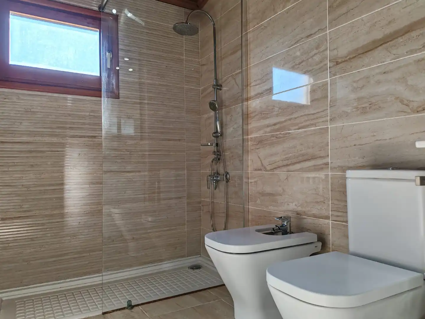Baño de Casa adosada en venta en Castellón de la Plana / Castelló de la Plana con Calefacción, Jardín privado y Terraza