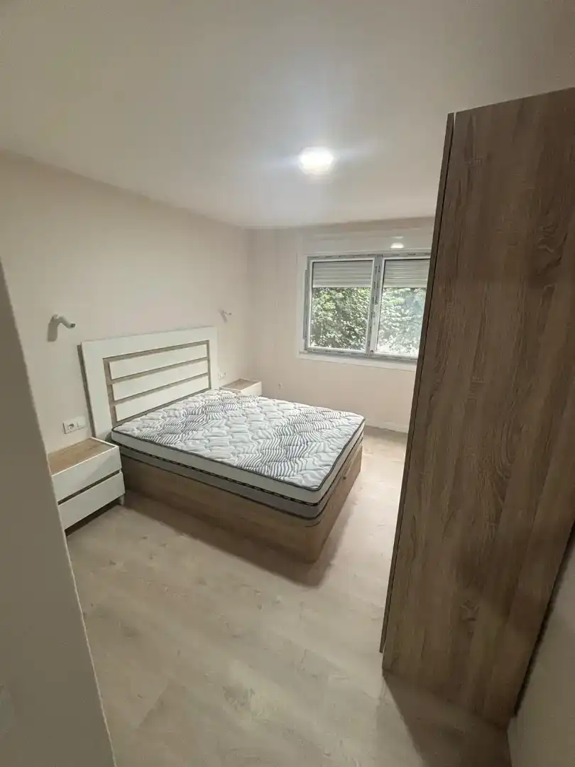 Bedroom of Flat for rent in Vigo   with Private garden, Parquet flooring and Storage room