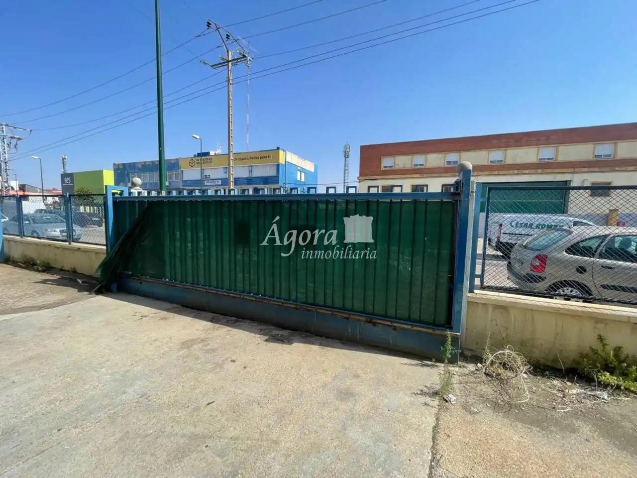 Außenansicht von Fabrikhallen zum Verkauf in Valladolid mit Heizung
