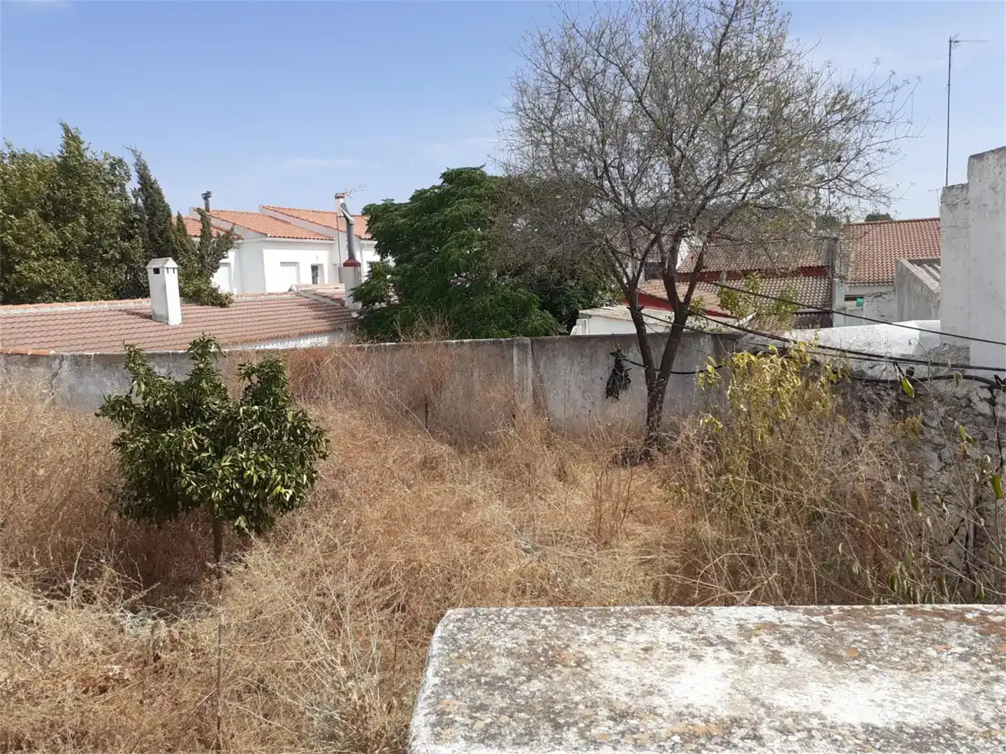 Casa adosada en venda en El Almendro amb Jardí privat i Moblat