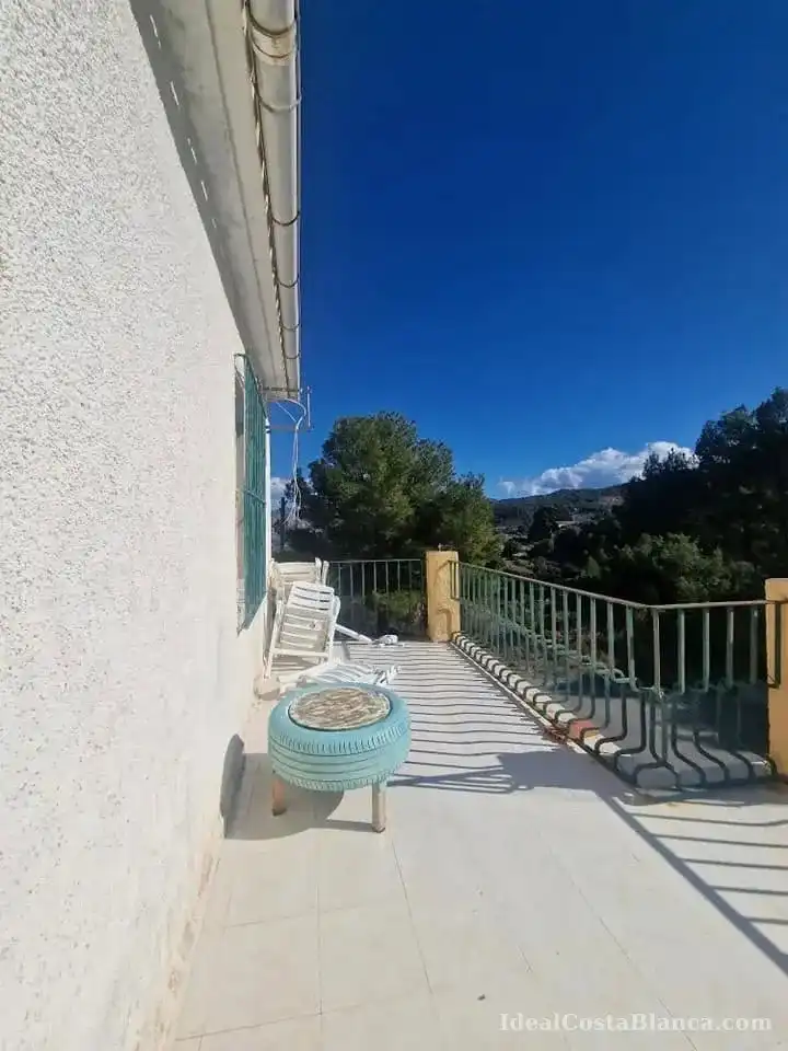 Terrassa de Apartament de lloguer en Confrides, Alicante