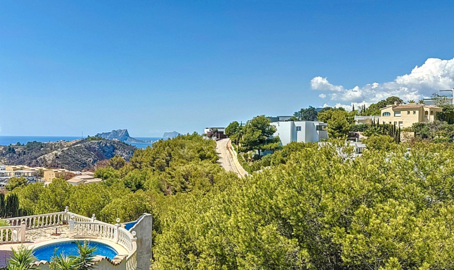 Vista exterior de Casa o xalet en venda en Benitachell / El Poble Nou de Benitatxell amb Aire condicionat, Calefacció i Jardí privat