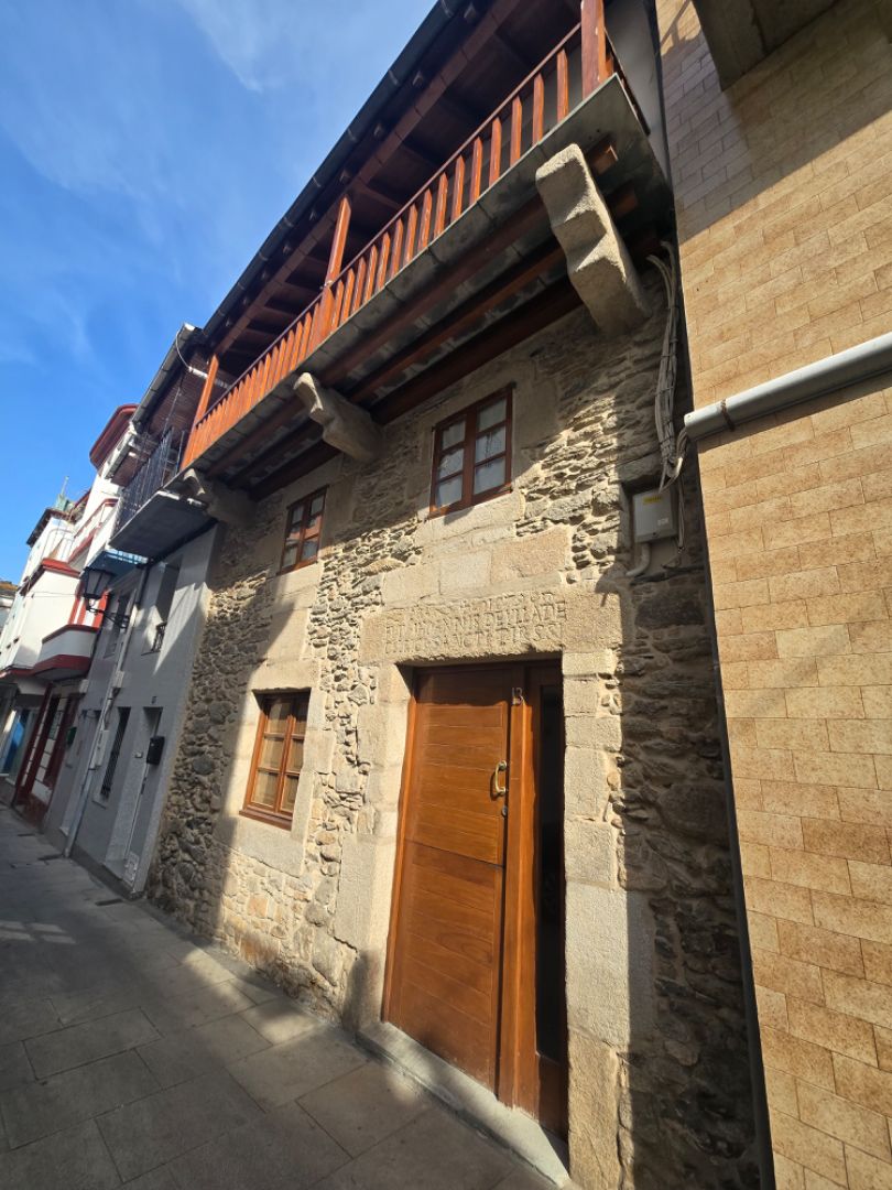 Vista exterior de Casa adosada en venda en Viveiro amb Calefacció, Parquet i Forn