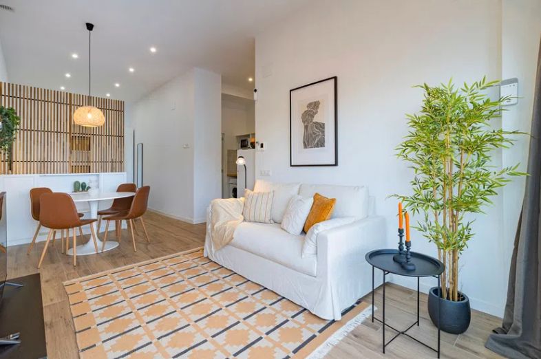 Sala d'estar de Estudi de lloguer en  Valencia Capital amb Moblat, Forn i Rentadora