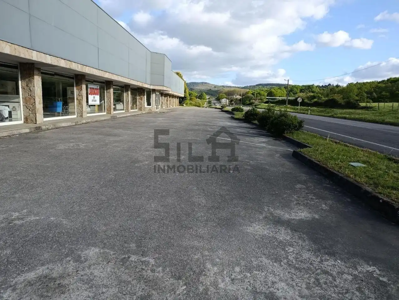 Vista exterior de Nau industrial en venda en Sarria