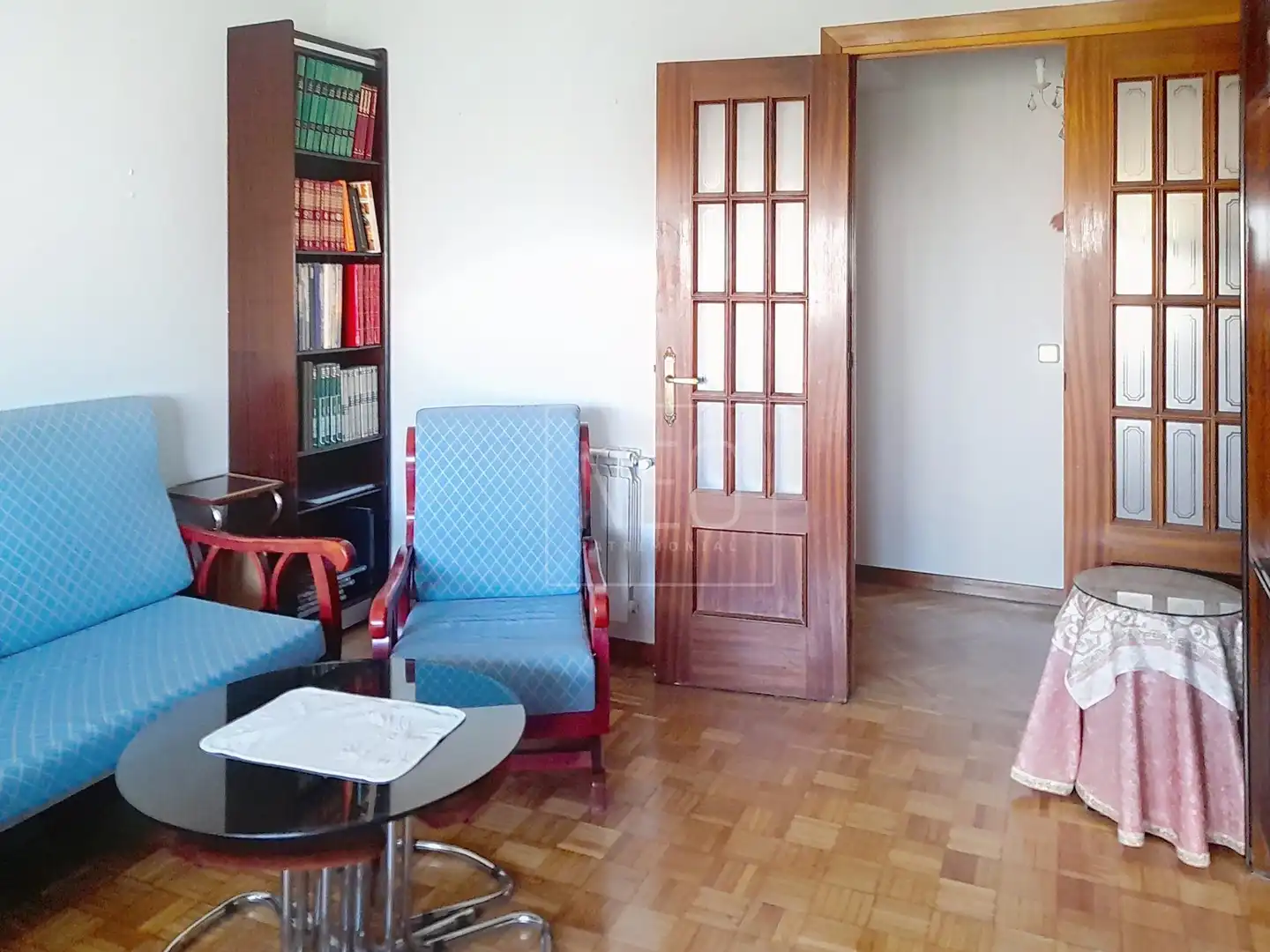 Sala d'estar de Pis en venda en Madrid amb Calefacció, Parquet i Terrassa