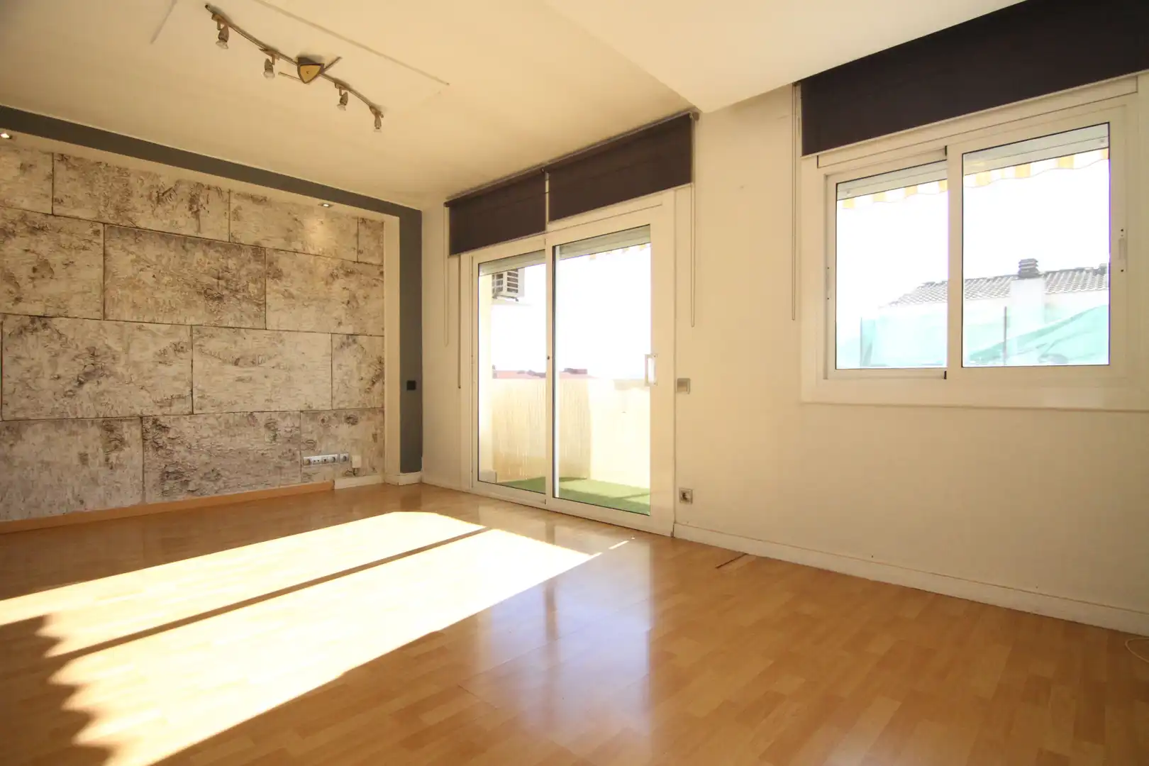Vista exterior de Piso en venta en Olesa de Montserrat con Aire acondicionado, Calefacción y Parquet