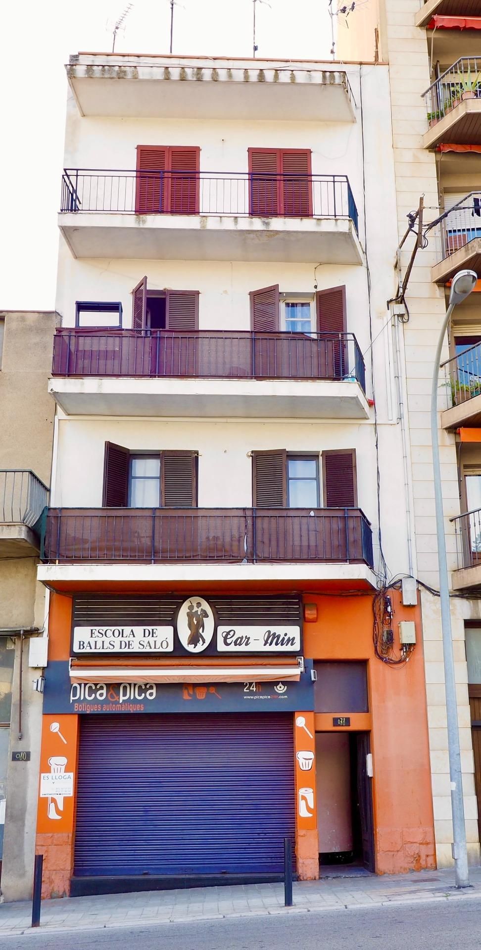 Vista exterior de Edifici en venda en Figueres