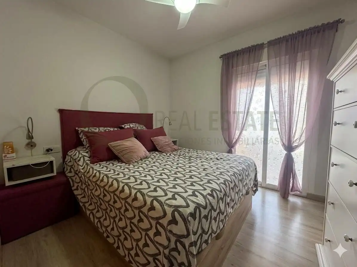 Schlafzimmer von Erdgeschoss zum Verkauf in Alicante / Alacant mit Klimaanlage, Heizung und Privatgarten