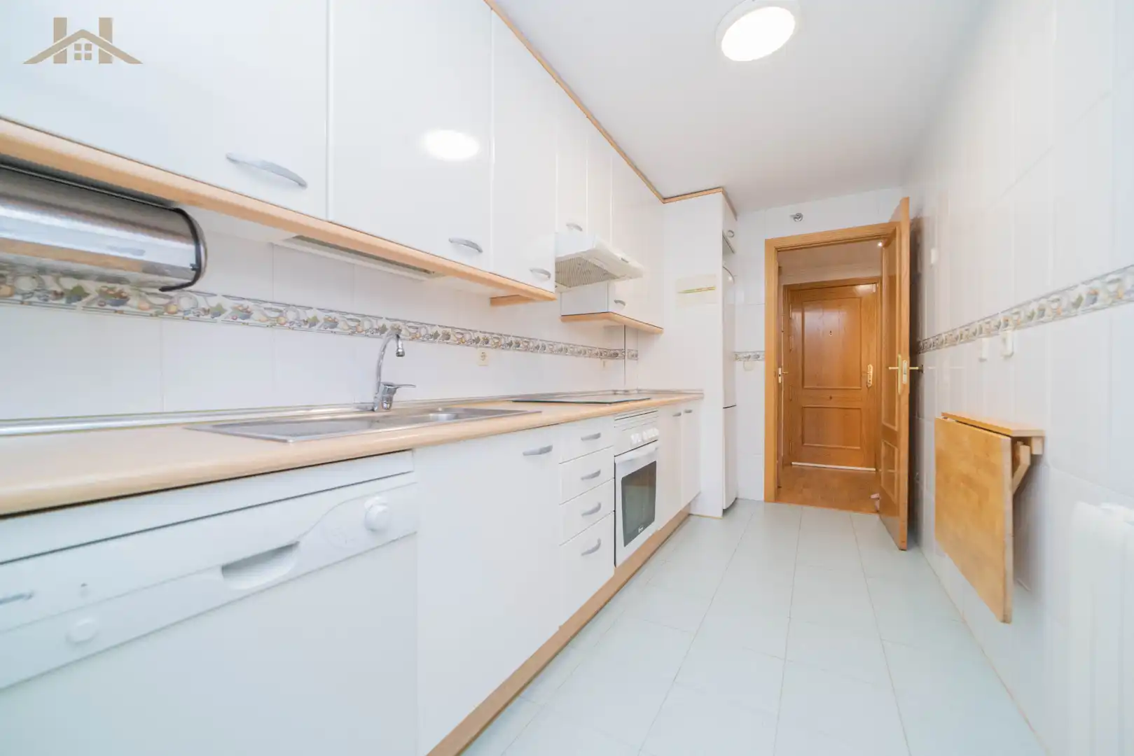Cuina de Dúplex en venda en Sevilla la Nueva amb Aire condicionat, Calefacció i Traster