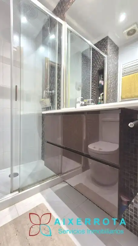 Bathroom of Flat for sale in Getxo   with Heating and Storage room